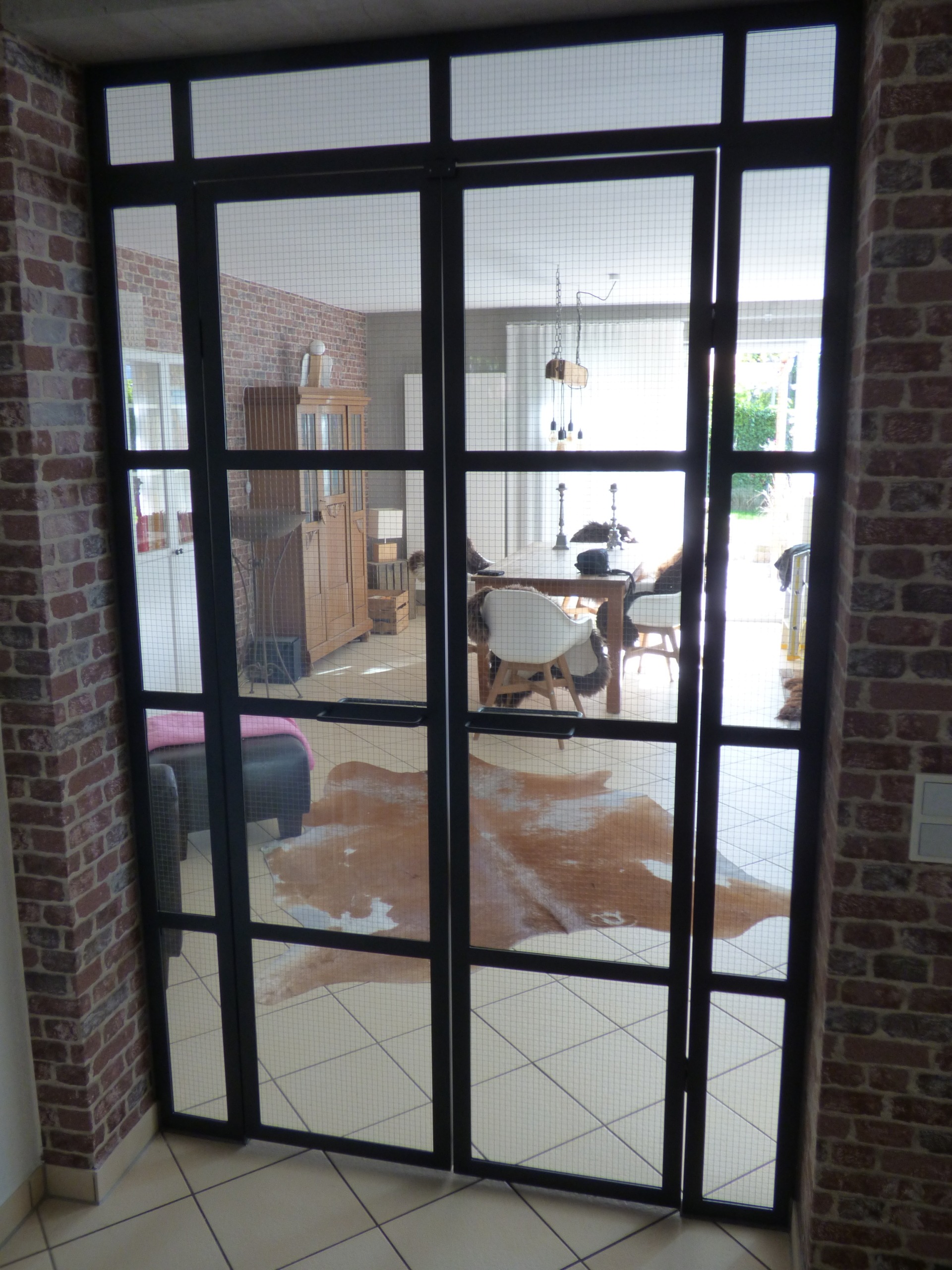 Raumtrenner mit Tür aus Glas